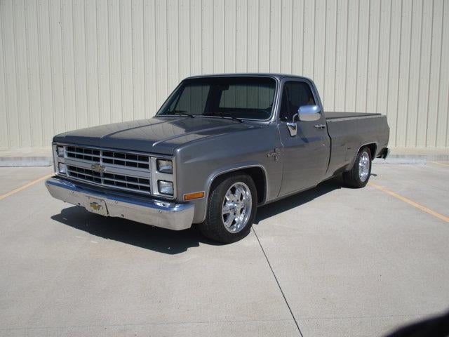 1985 Chevrolet Pickup Base in Gray — front three-quarter view